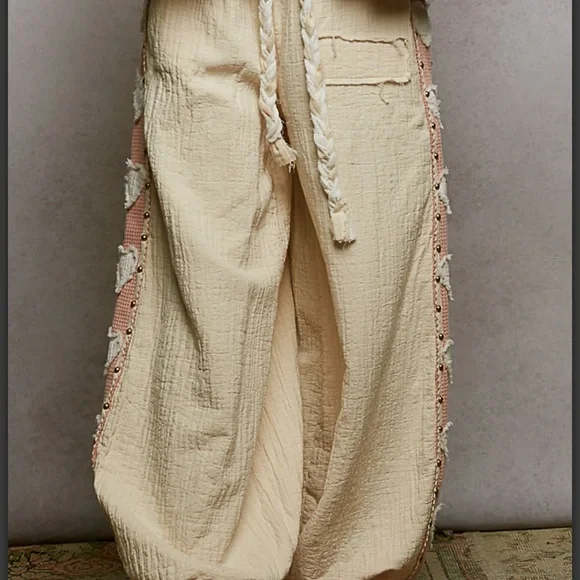 💕 POL 2-piece Stylish Cream and Pink Heart Jogger Set